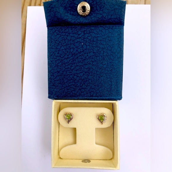 péora Jewelry - Péora stud peridot earrings in sterling silver